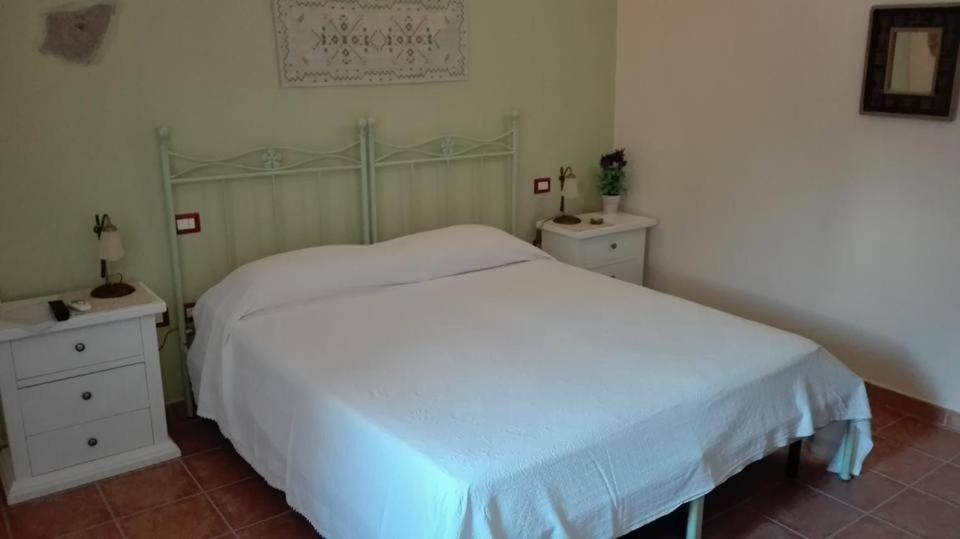 B&B Domu Delunas Giba Екстер'єр фото