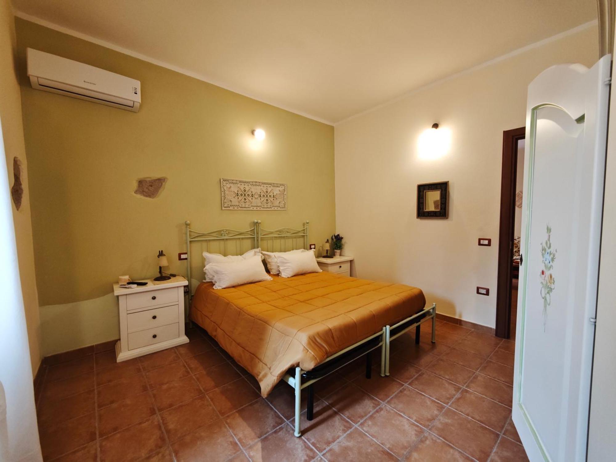 B&B Domu Delunas Giba Екстер'єр фото